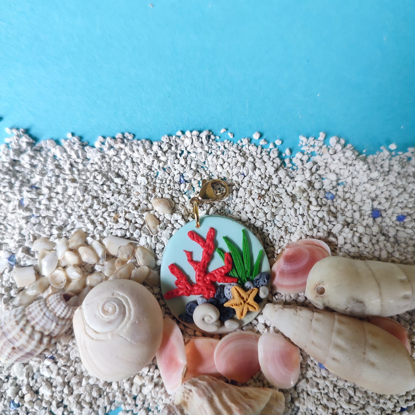Talismano del mare - ciondolo in argilla polimerica con fondale marino