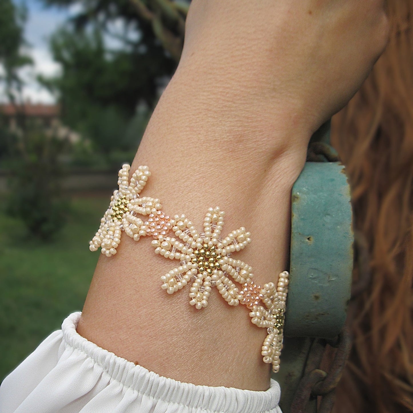 Bracciale MARGHERITA - beige rosato in vendita su Petali e Passioni Bijoux