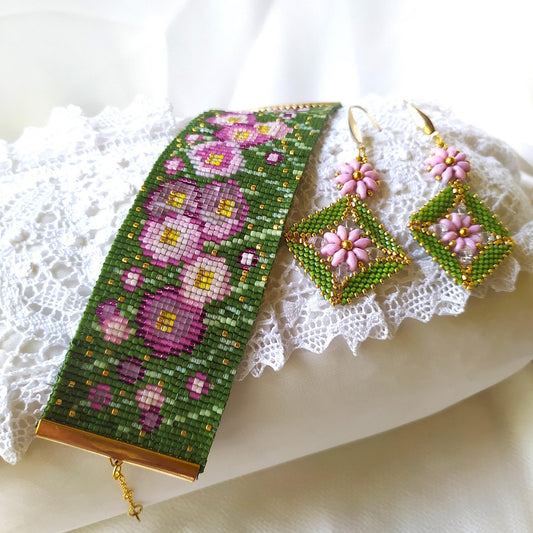 Bracciale PRATO FIORITO - VERDE E ROSA in vendita su Petali e Passioni Bijoux