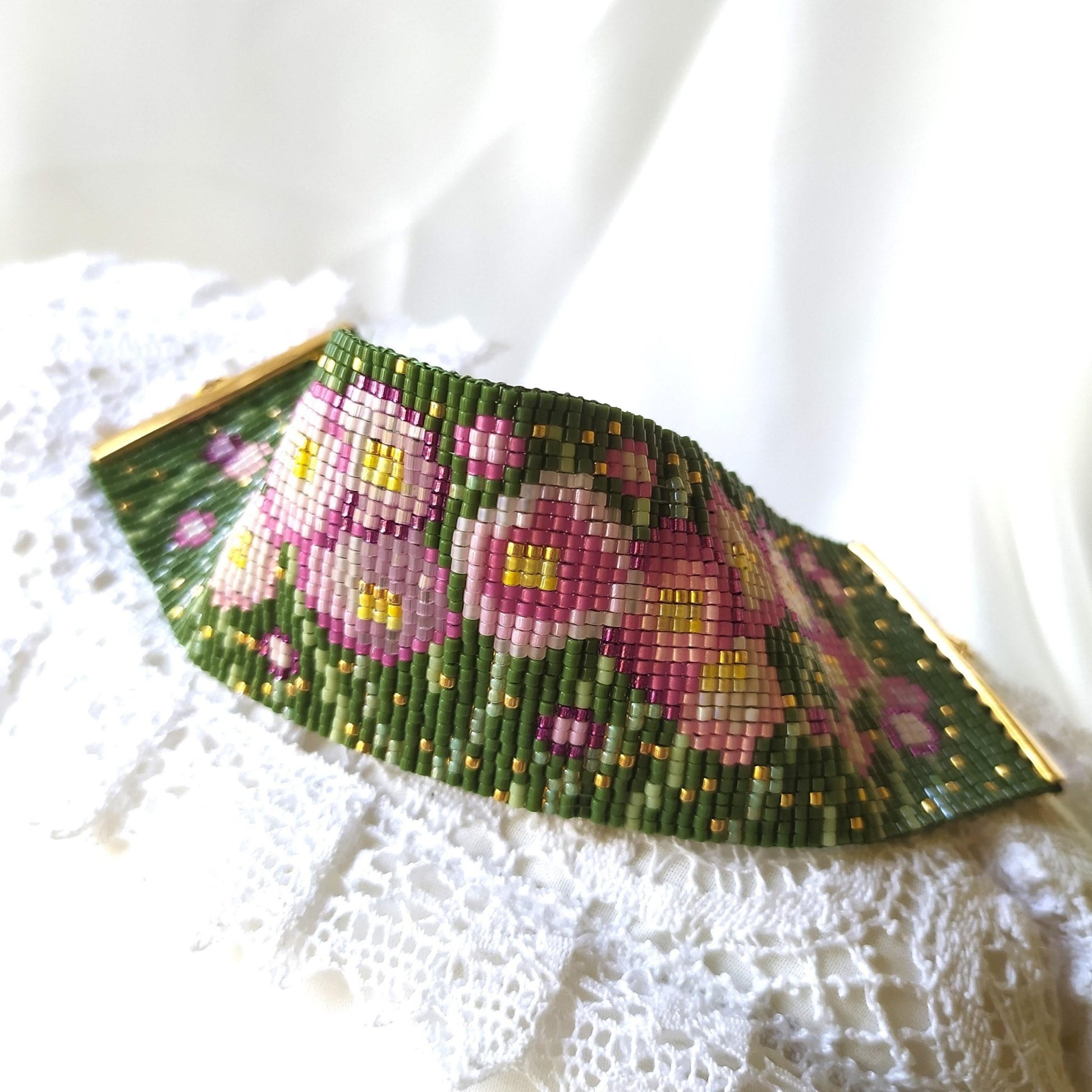 Bracciale PRATO FIORITO - VERDE E ROSA in vendita su Petali e Passioni Bijoux