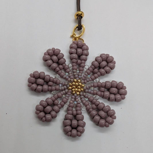 Collana con medaglione MARGHERITA - Azzurro Turchese (Copia) in vendita su Petali e Passioni Bijoux