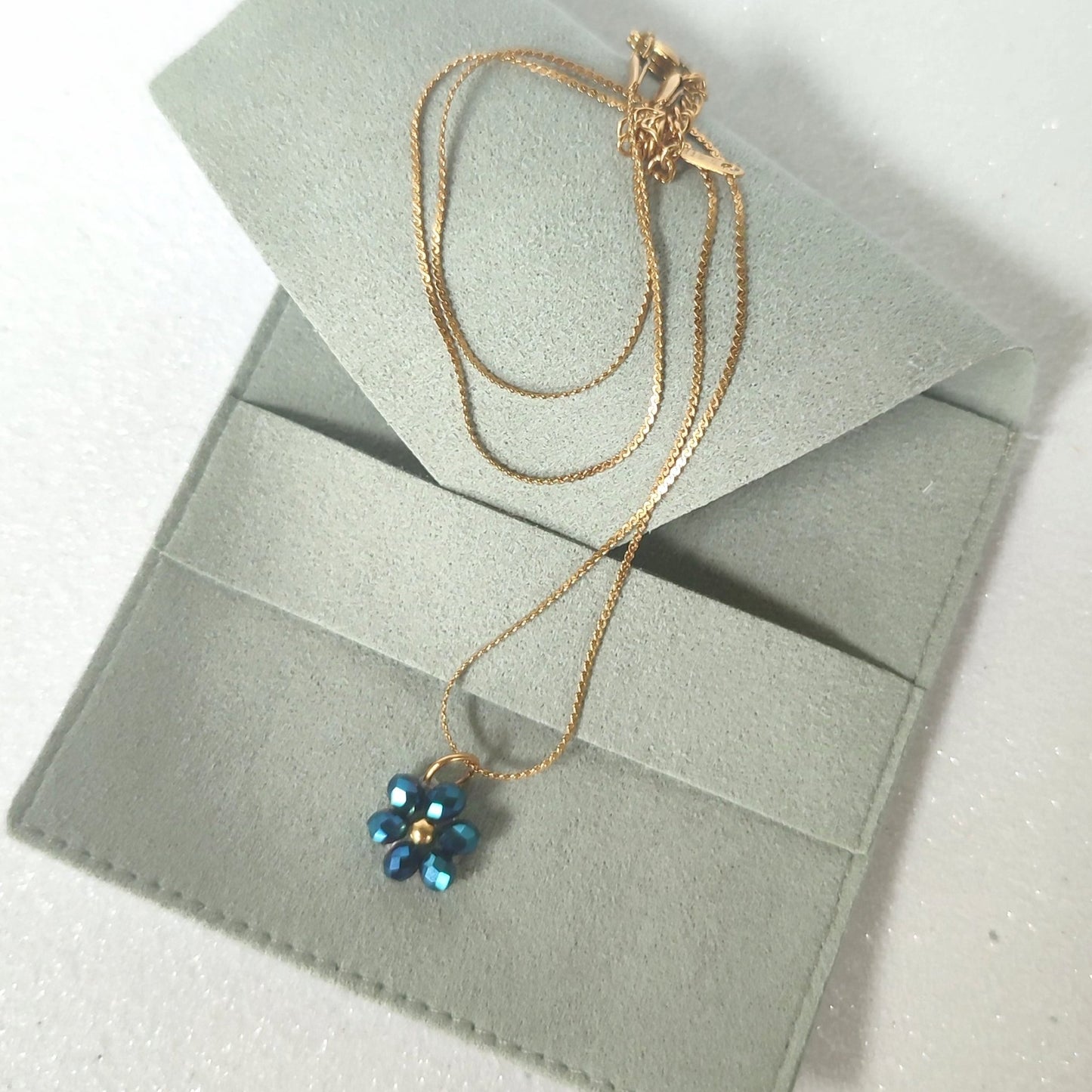 Collana FIORELLA - blu iris in vendita su Petali e Passioni Bijoux