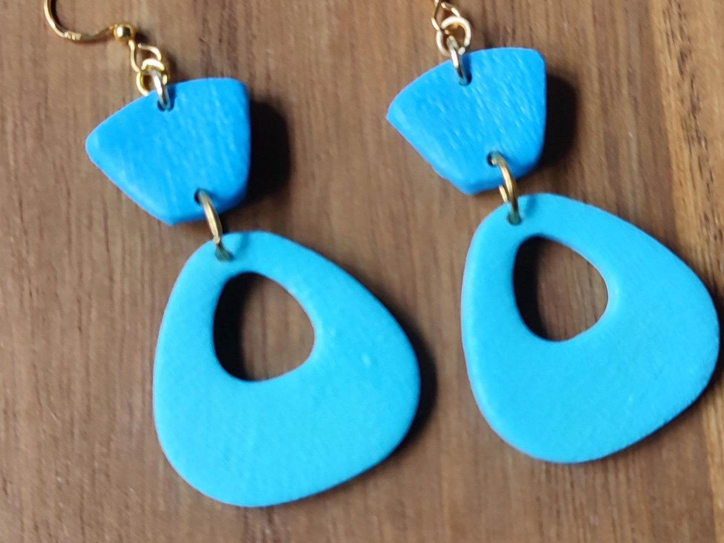 Orecchini pendenti blu e turchese in pasta polimerica – bijoux estivi minimal fatti a mano
