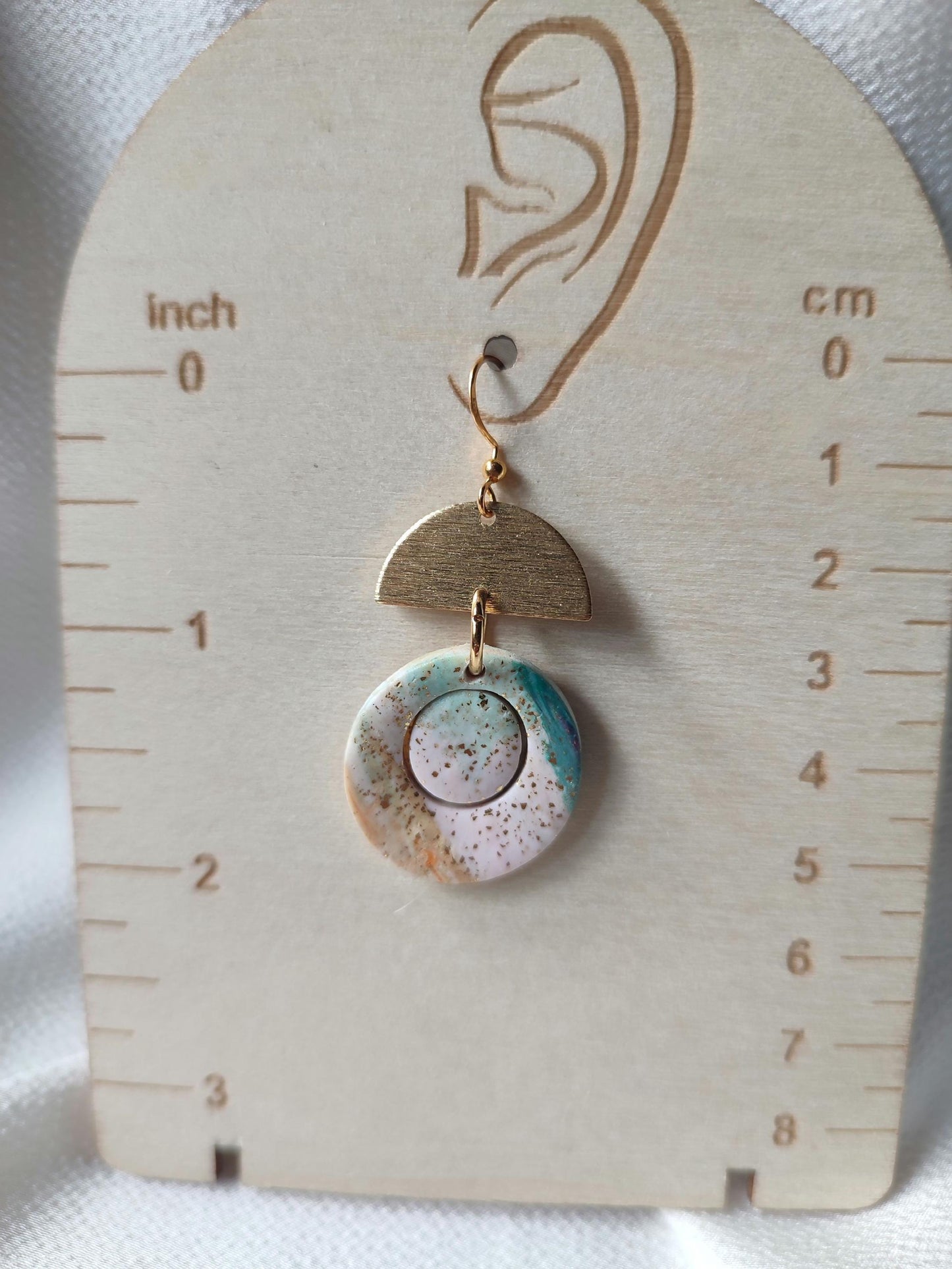 Orecchini pendenti multicolore in pasta polimerica – Bijoux artigianali allegri e vivaci