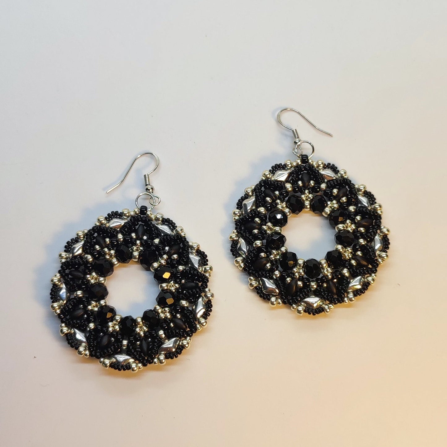 Orecchini COROLLA - Nero, argento in vendita su Petali e Passioni Bijoux