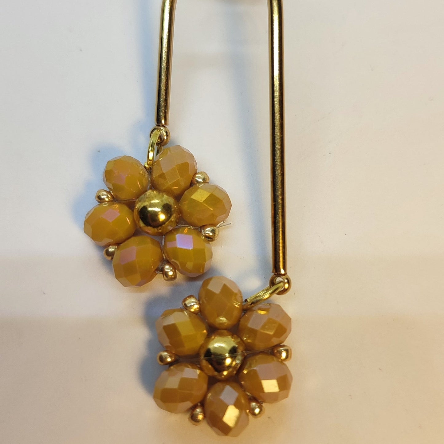 Orecchini Duetto - Oro, senape in vendita su Petali e Passioni Bijoux