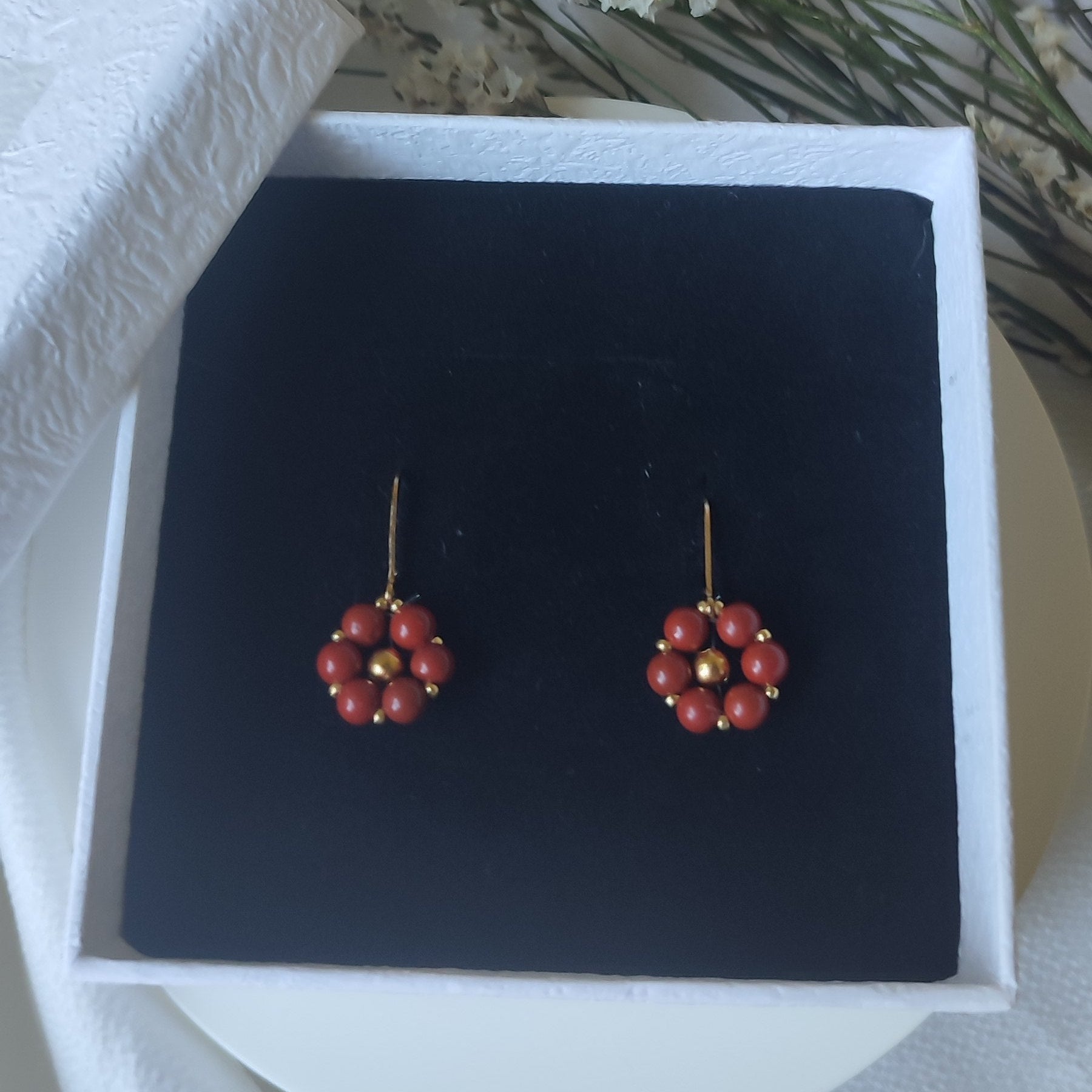 Orecchini FIORE ZODIACALE - Ariete - Diaspro rosso in vendita su Petali e Passioni Bijoux