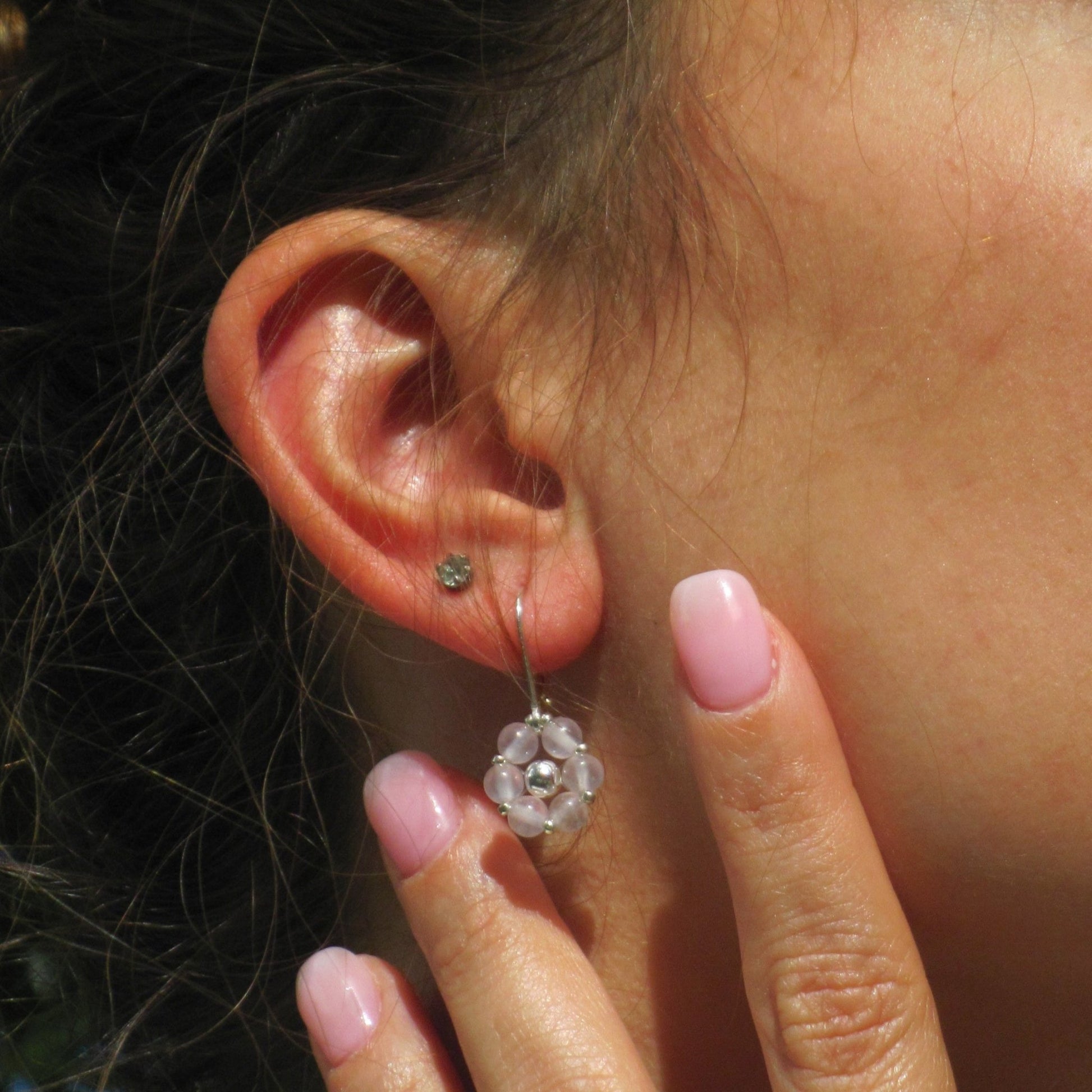 Orecchini FIORE ZODIACALE - BILANCIA - Quarzo Rosa in vendita su Petali e Passioni Bijoux
