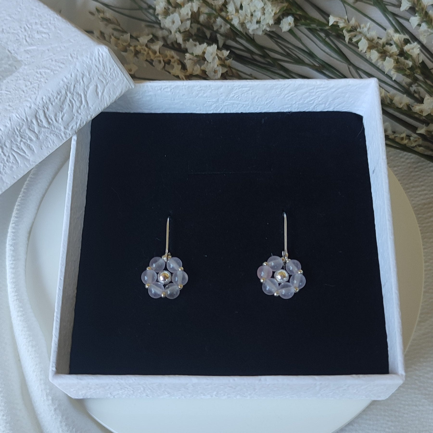 Orecchini FIORE ZODIACALE - BILANCIA - Quarzo Rosa in vendita su Petali e Passioni Bijoux