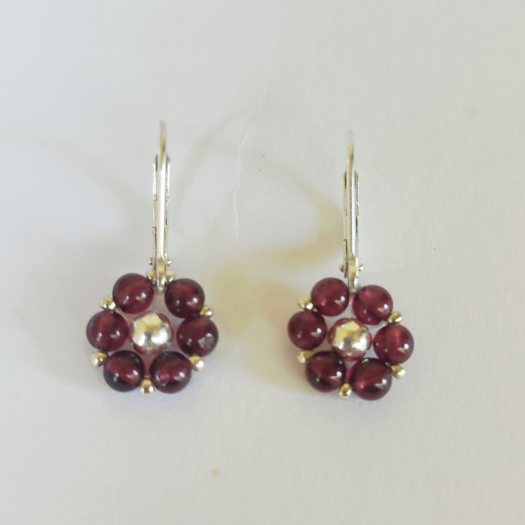Orecchini fatti a mano con fiori di granato: borchie in argento sterling 925 - Italia