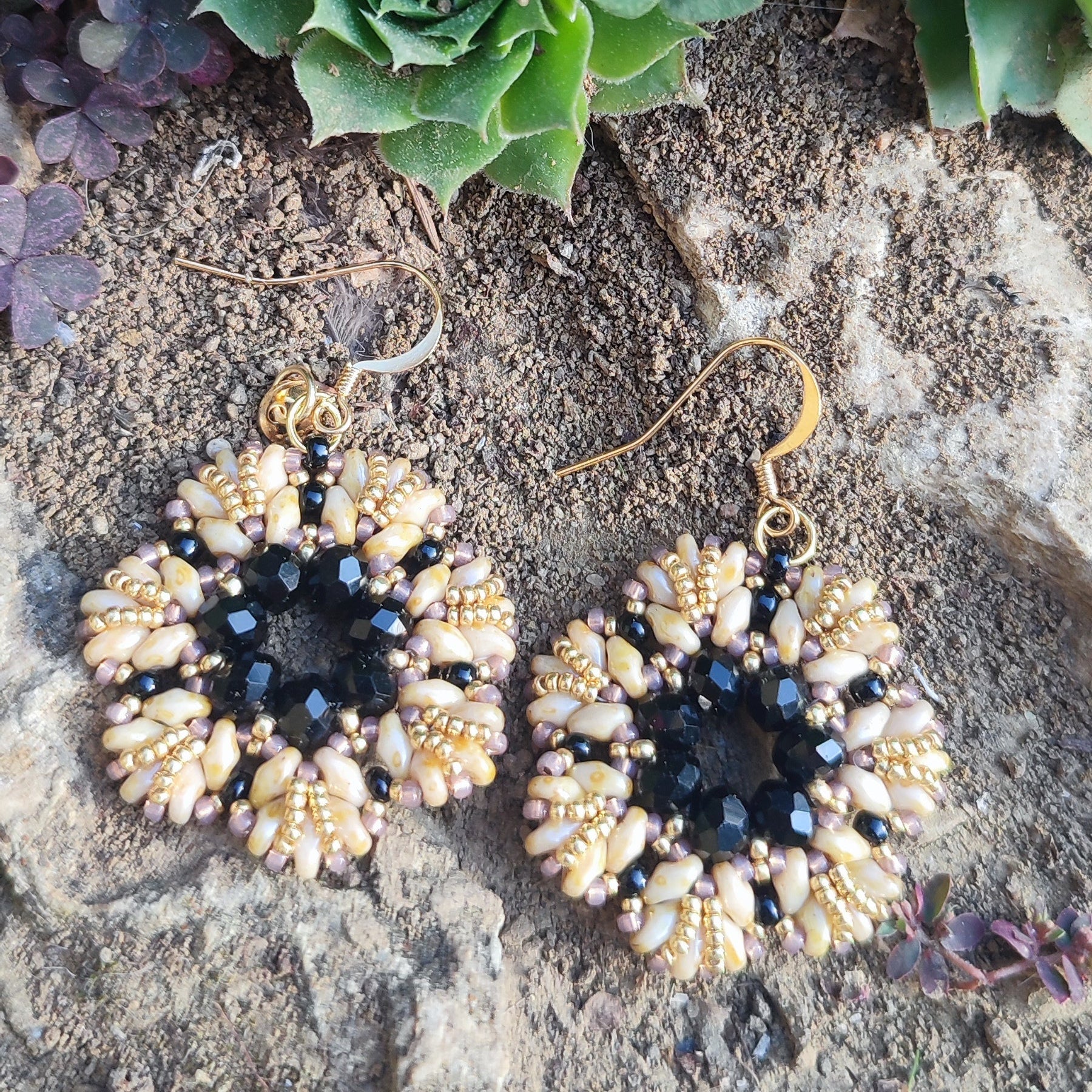 Orecchini Fiorello - NERO, Beige in vendita su Petali e Passioni Bijoux