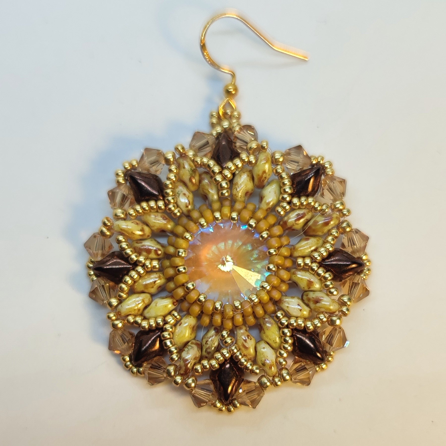 Orecchini INCANTO - Oro, beige in vendita su Petali e Passioni Bijoux