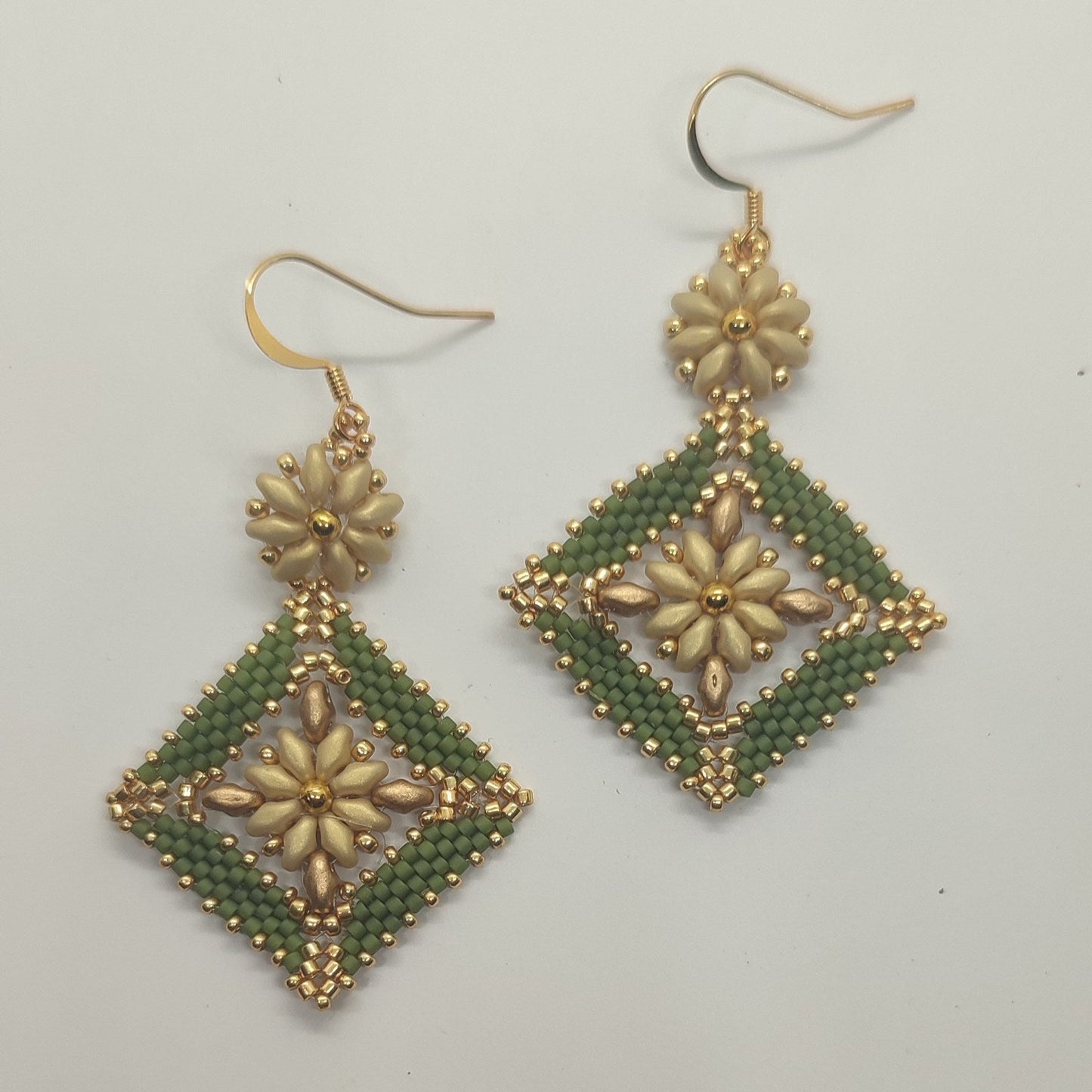 Orecchini NEFERTARI - Verde, Panna in vendita su Petali e Passioni Bijoux