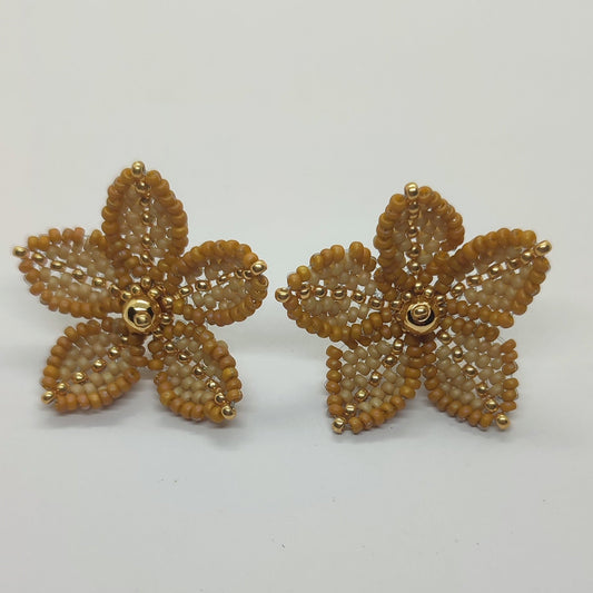 Orecchino CLEMATIS - Nocciola in vendita su Petali e Passioni Bijoux