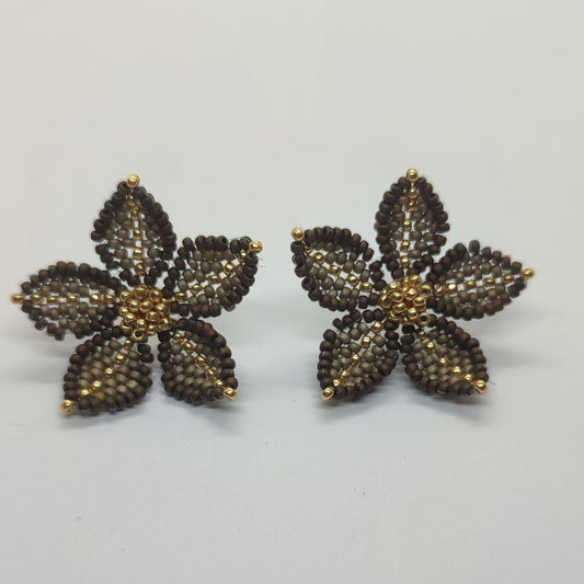 Orecchino CLEMATIS - Tortora in vendita su Petali e Passioni Bijoux