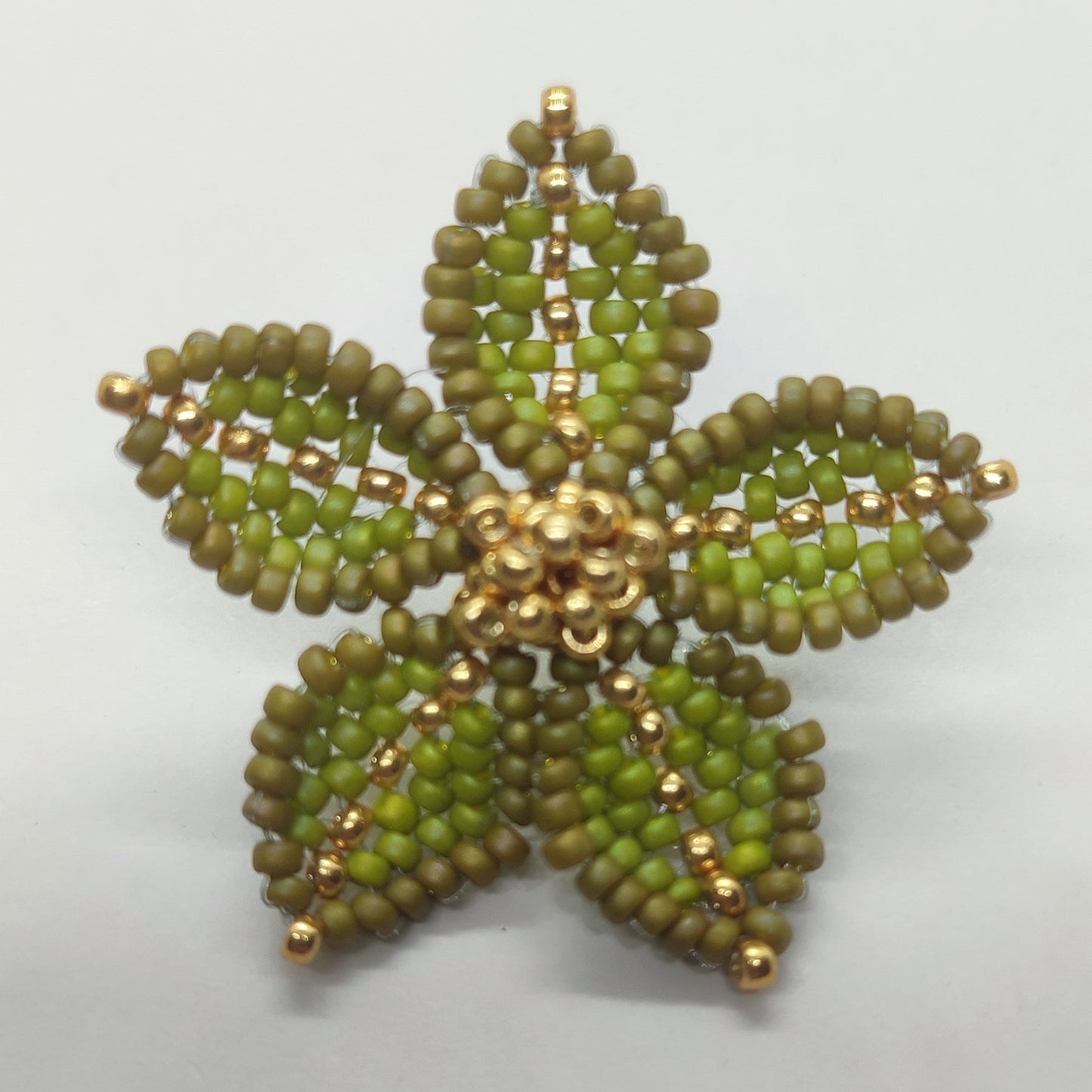 Orecchino CLEMATIS - Verde Oliva in vendita su Petali e Passioni Bijoux