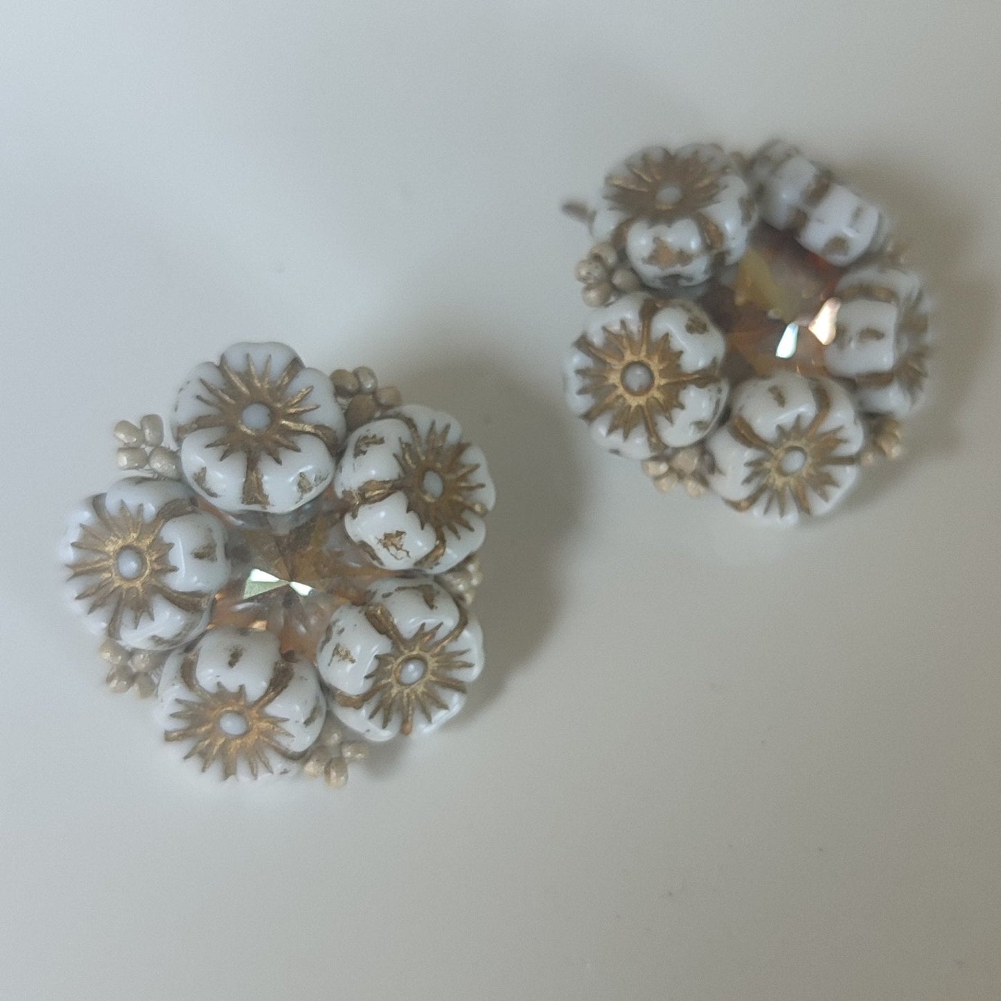 Qrecchini FEDORA - bianco in vendita su Petali e Passioni Bijoux