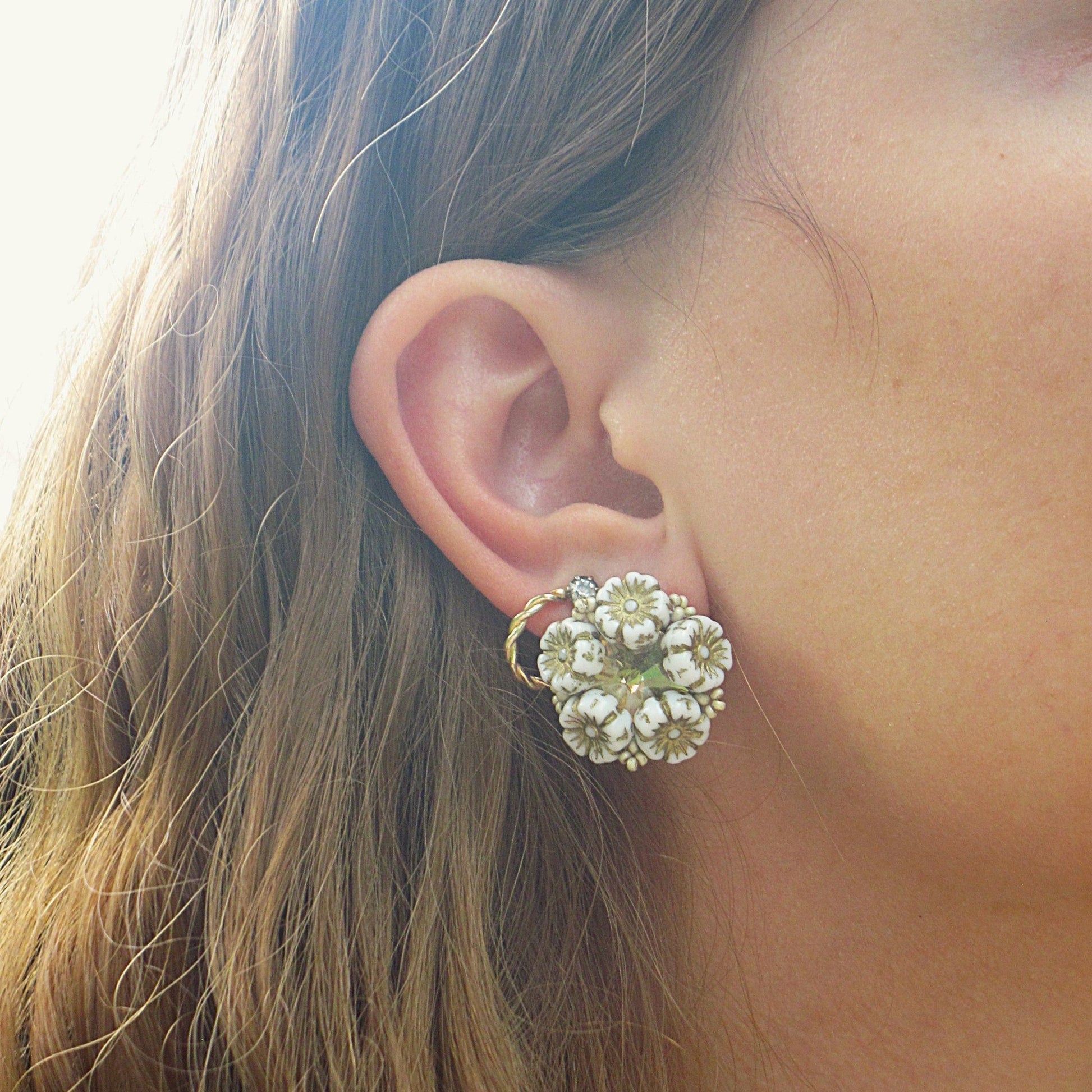 Qrecchini FEDORA - bianco in vendita su Petali e Passioni Bijoux