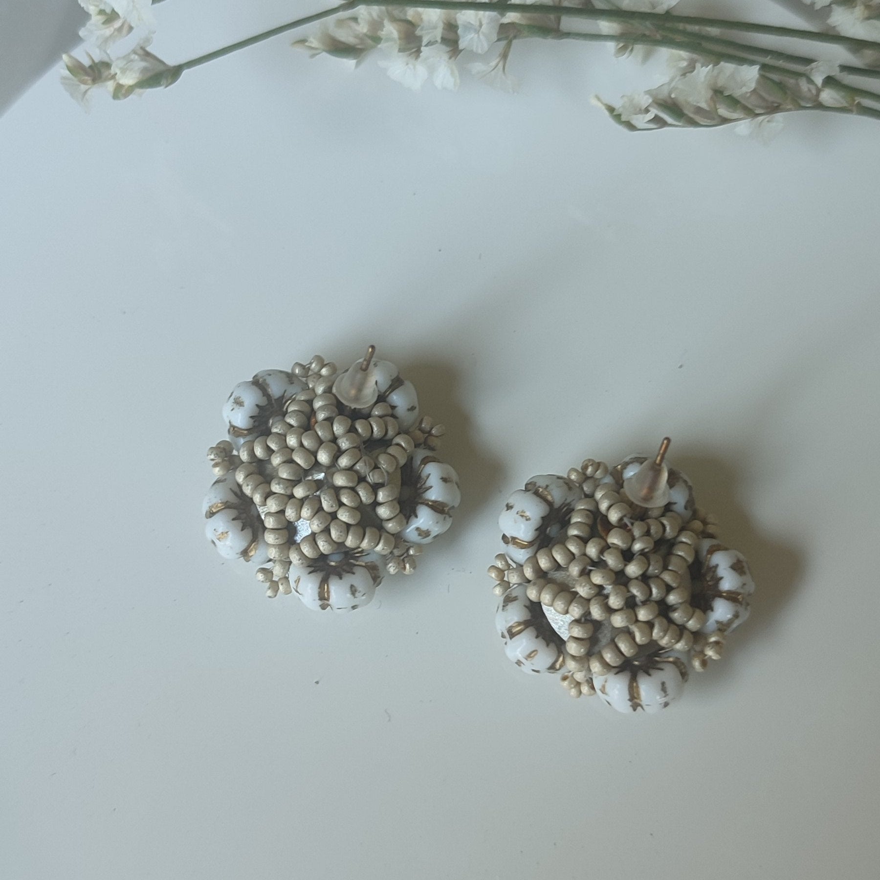 Qrecchini FEDORA - bianco in vendita su Petali e Passioni Bijoux
