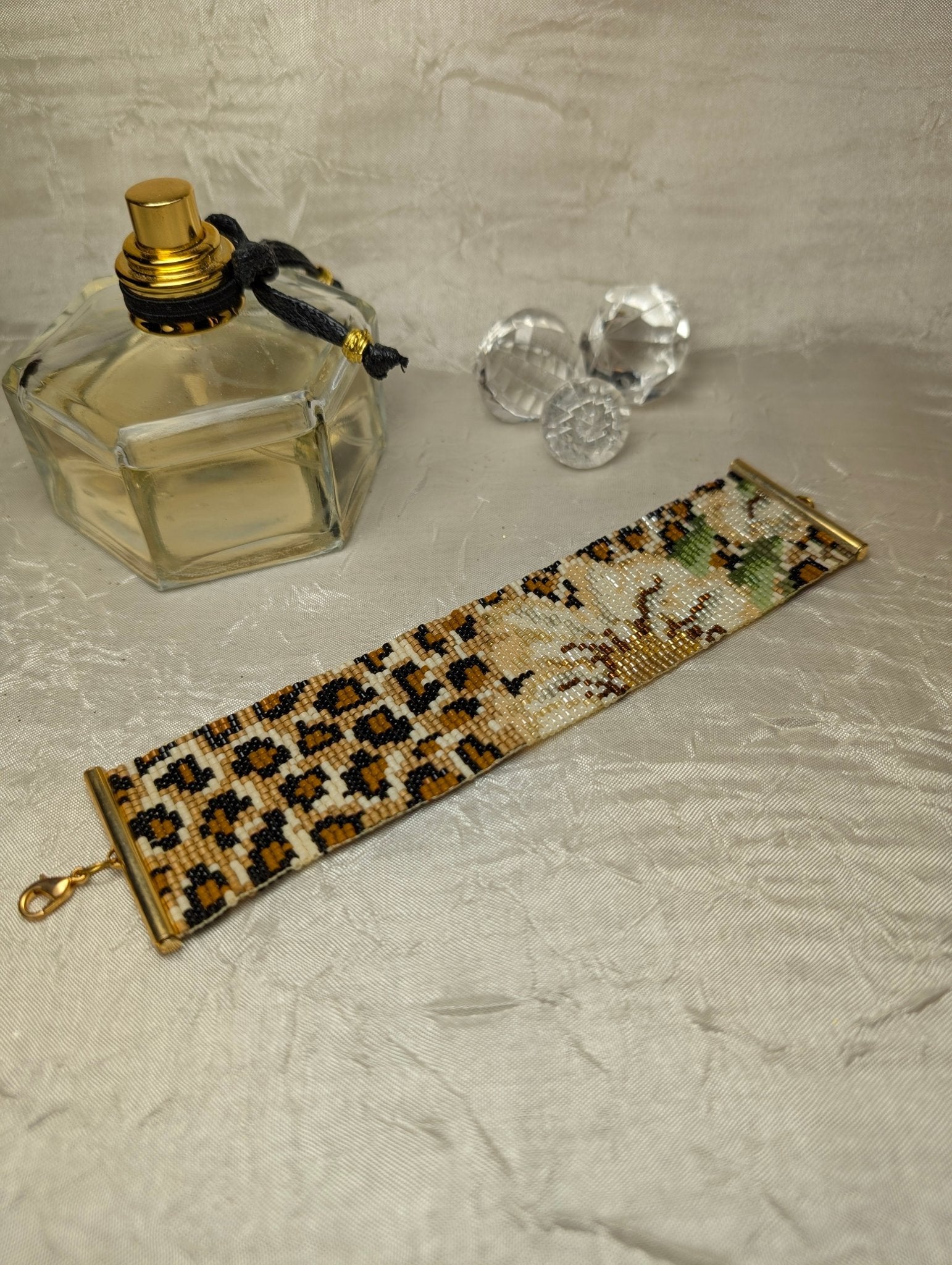 Bracciale a polsino floreale - animalier in vendita su Petali e Passioni Bijoux