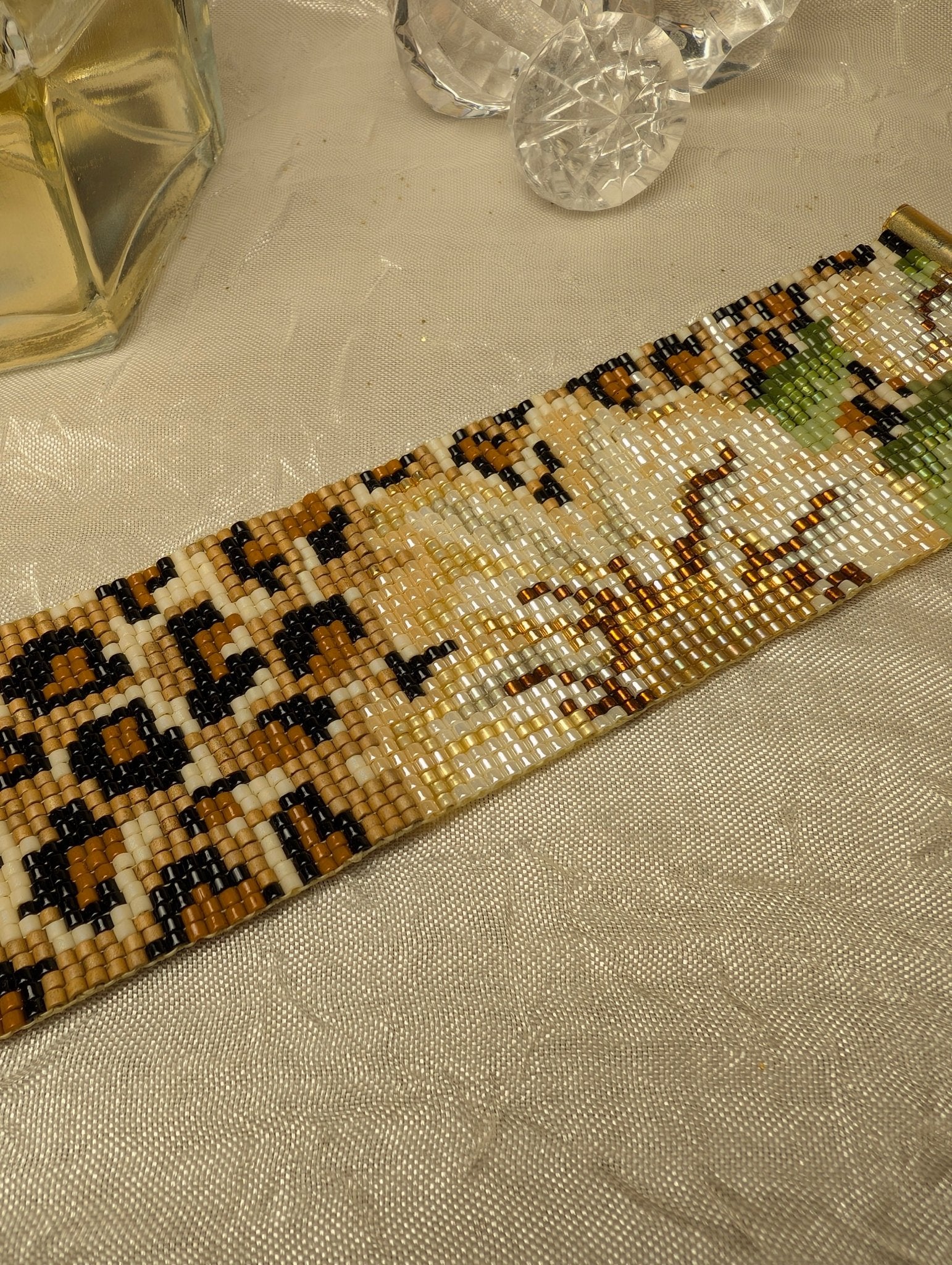 Bracciale a polsino floreale - animalier in vendita su Petali e Passioni Bijoux