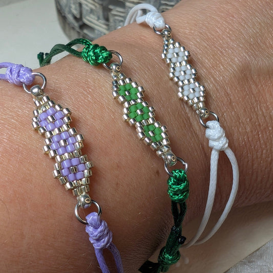 Bracciali a cordino con inserto fatto a mano