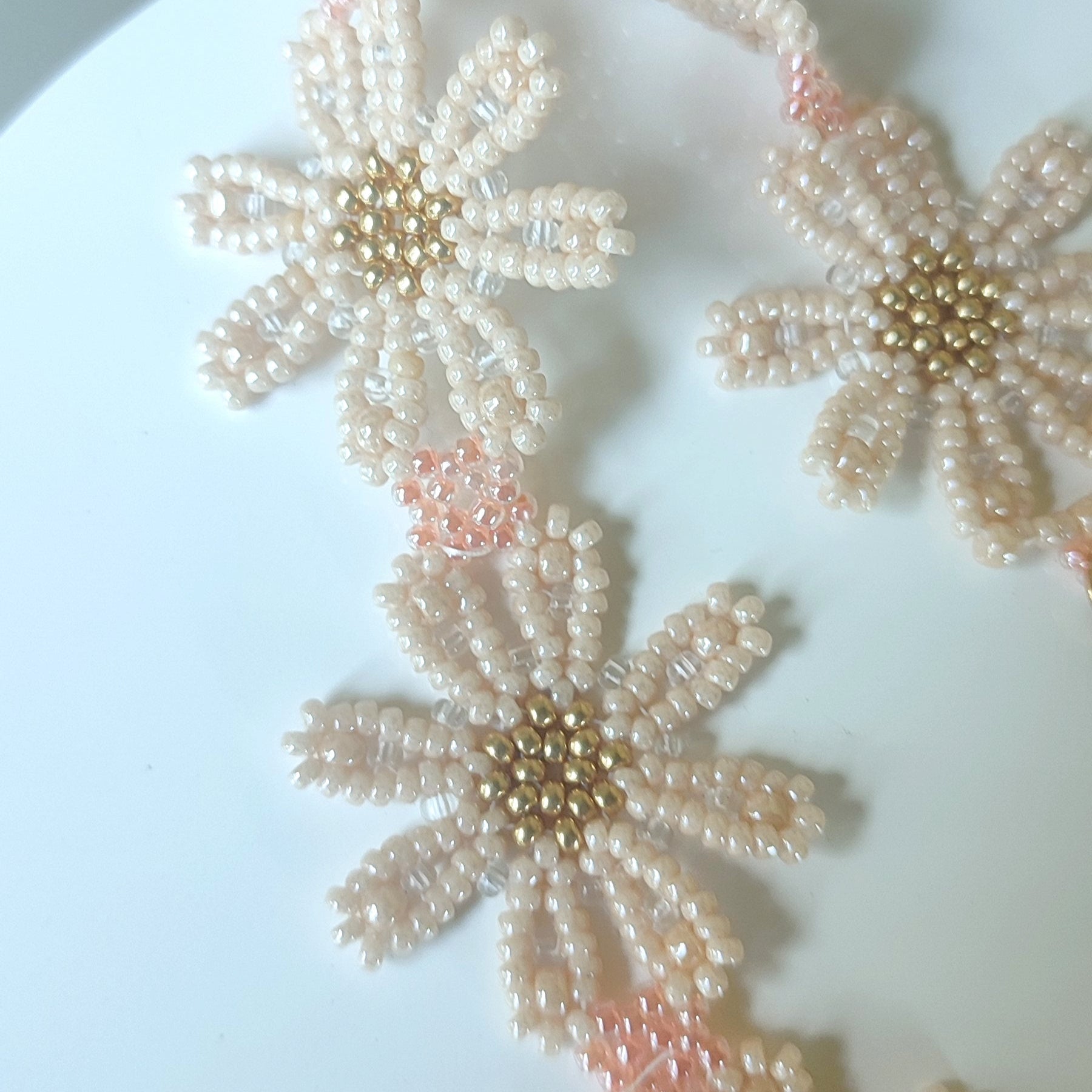 Bracciale MARGHERITA - beige rosato in vendita su Petali e Passioni Bijoux