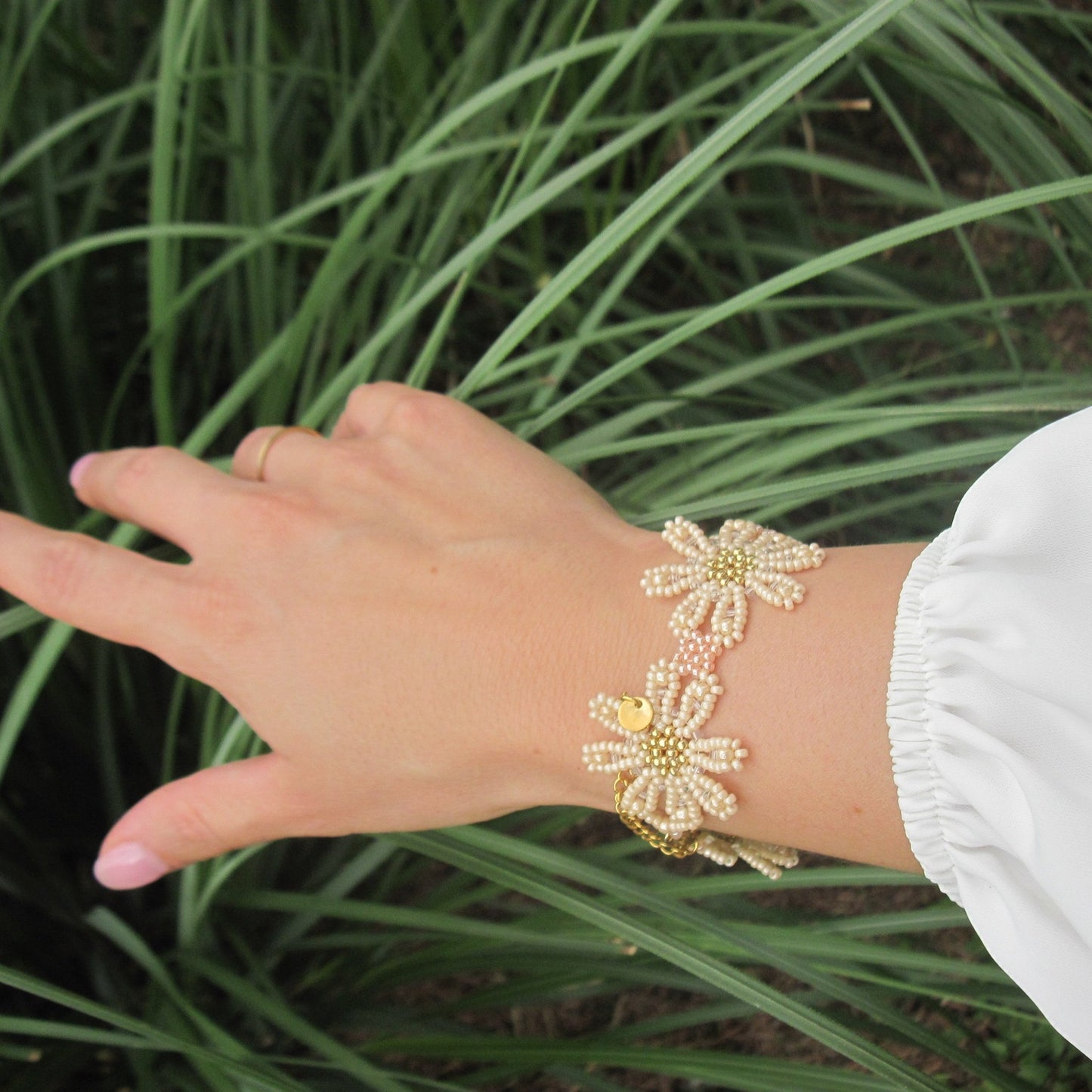 Bracciale MARGHERITA - beige rosato in vendita su Petali e Passioni Bijoux