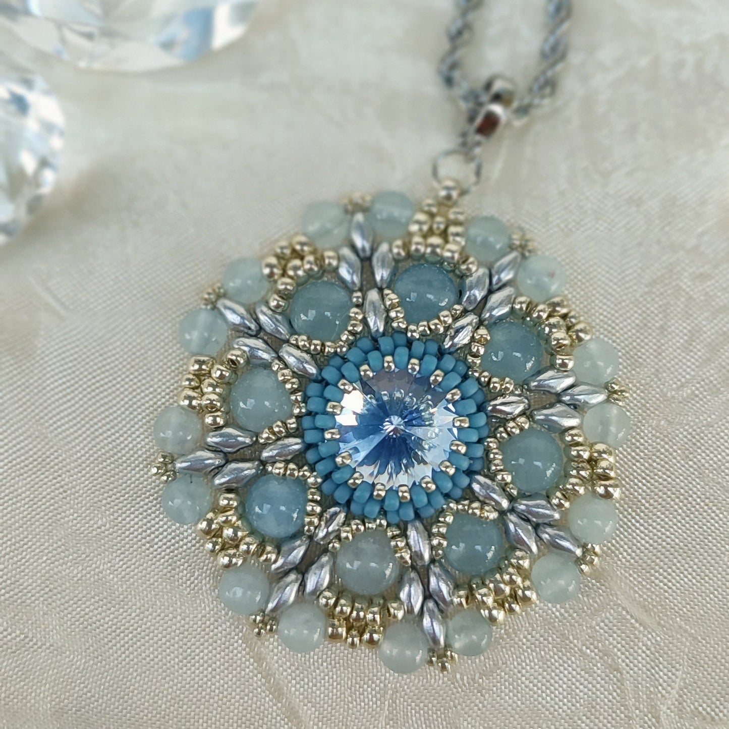 Collana con medaglione ANEMONE - Acquamarina, argento in vendita su Petali e Passioni Bijoux