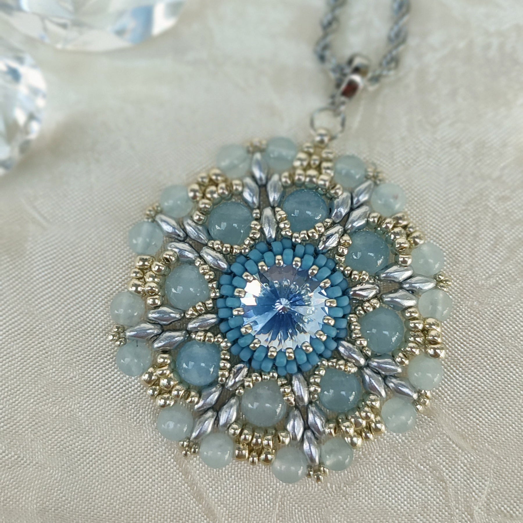 Collana con medaglione ANEMONE - Acquamarina, argento in vendita su Petali e Passioni Bijoux
