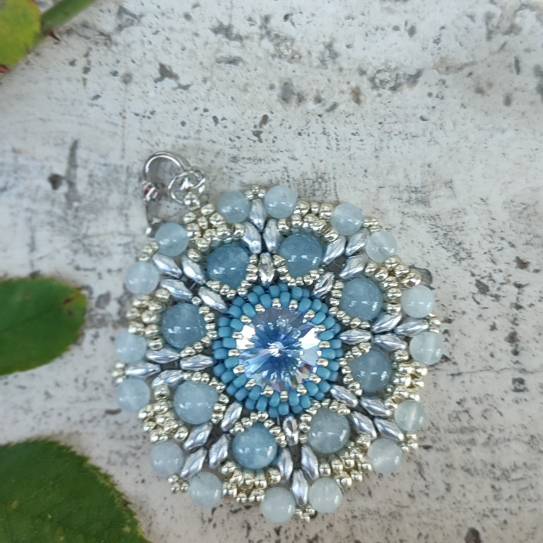 Collana con medaglione ANEMONE - Acquamarina, argento in vendita su Petali e Passioni Bijoux