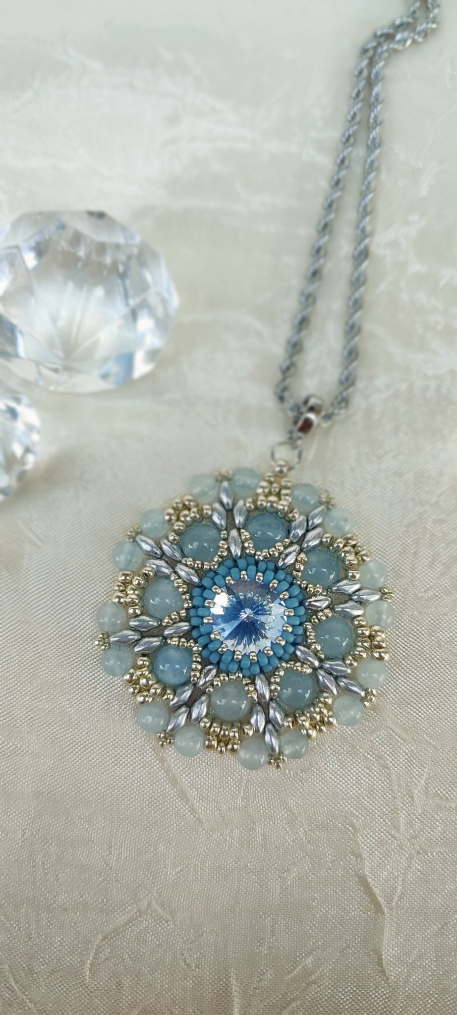 Collana con medaglione ANEMONE - Acquamarina, argento in vendita su Petali e Passioni Bijoux