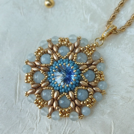 Collana con medaglione ANEMONE - Acquamarina, oro in vendita su Petali e Passioni Bijoux