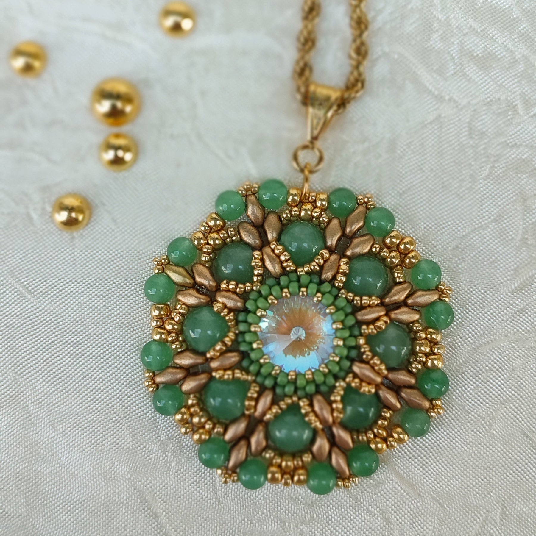 Collana con medaglione ANEMONE - Avventurina in vendita su Petali e Passioni Bijoux