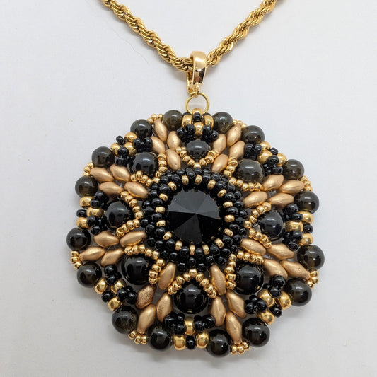 Collana con medaglione ANEMONE - Ossidiana dorata in vendita su Petali e Passioni Bijoux