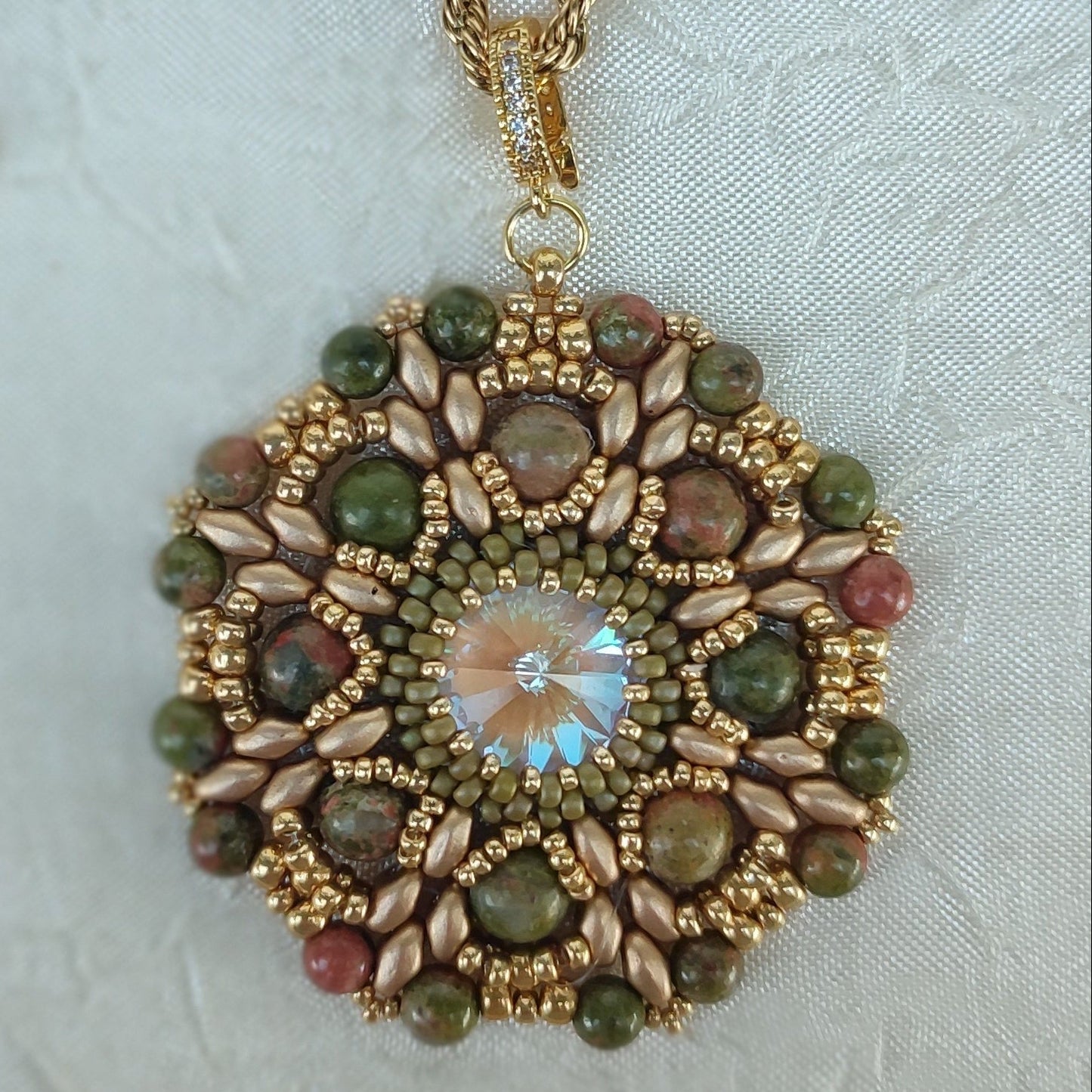 Collana con medaglione ANEMONE - Unakite in vendita su Petali e Passioni Bijoux