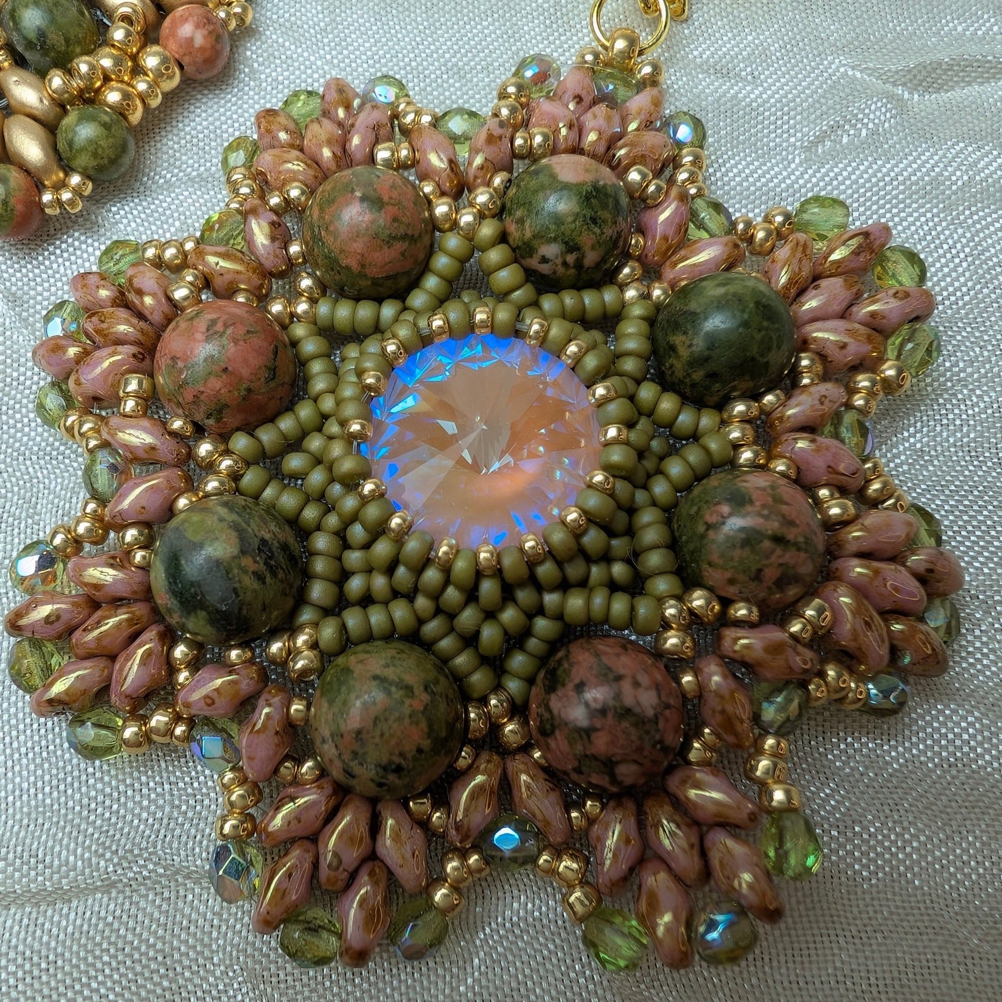 Collana con Medaglione - PASSIFLORA Unakite in vendita su Petali e Passioni Bijoux