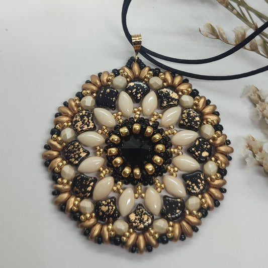 Collana DALIA - Nero, oro in vendita su Petali e Passioni Bijoux
