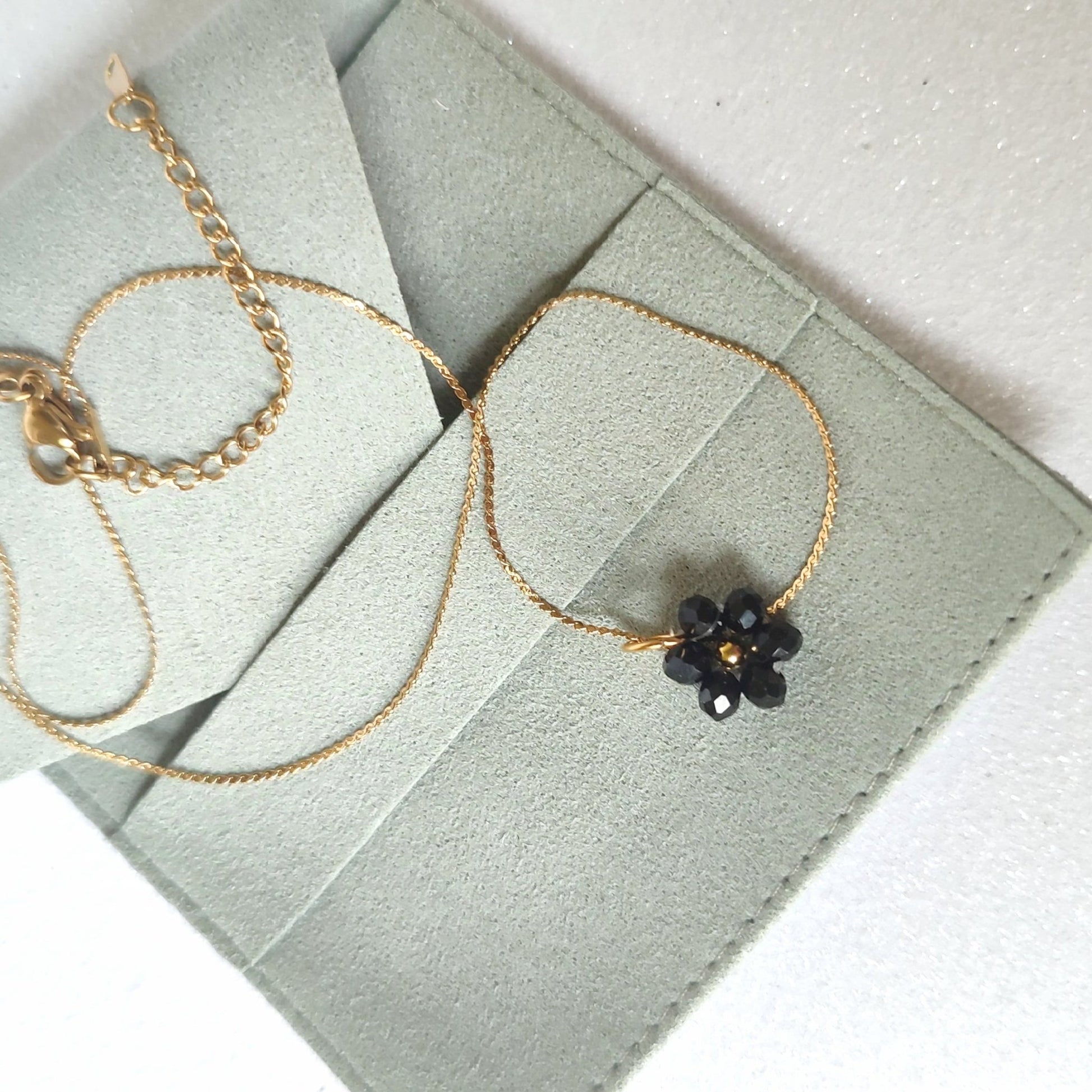 Collana FIORELLA - nero in vendita su Petali e Passioni Bijoux