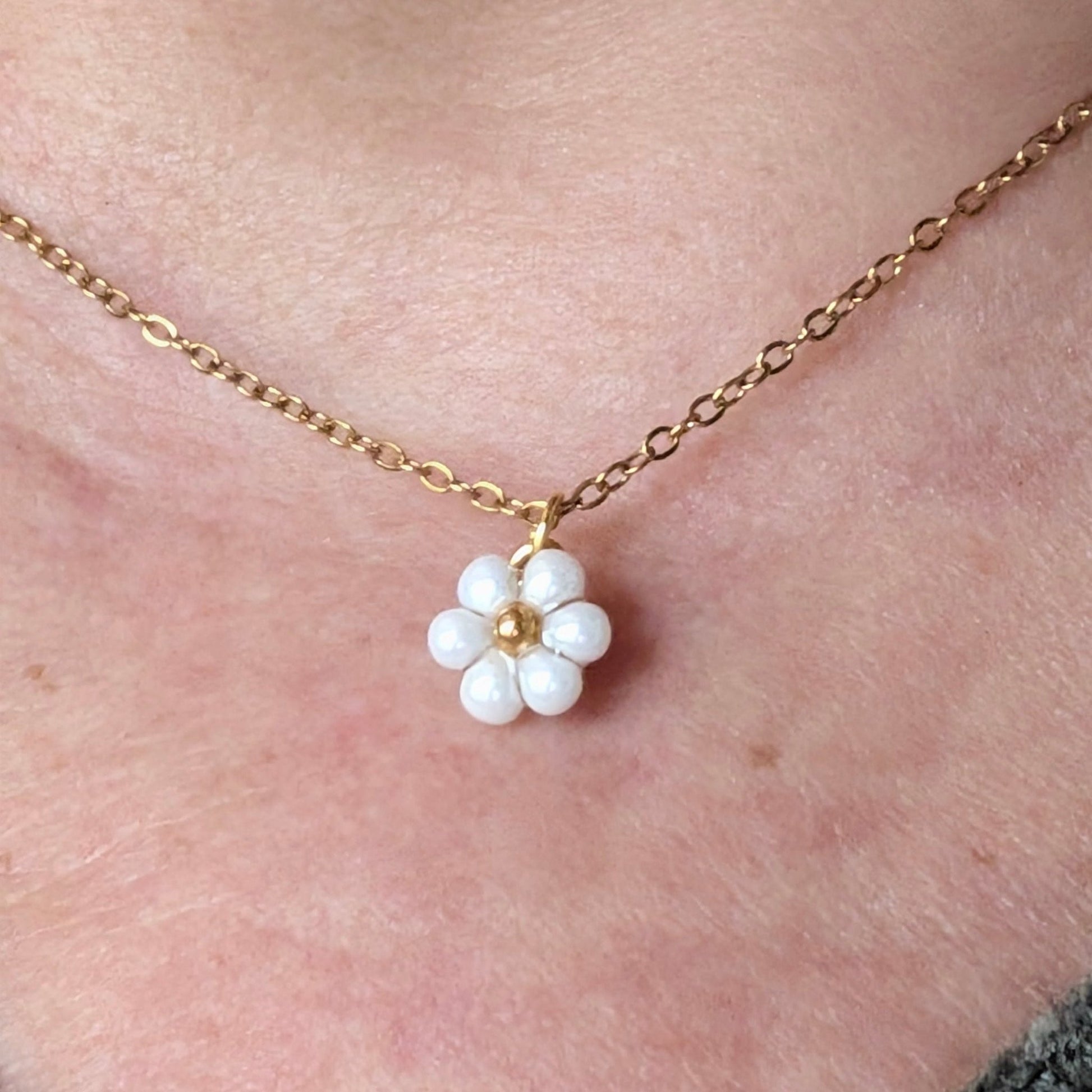 MINI PETALI - SET orecchini e collana - Essenza in vendita su Petali e Passioni Bijoux