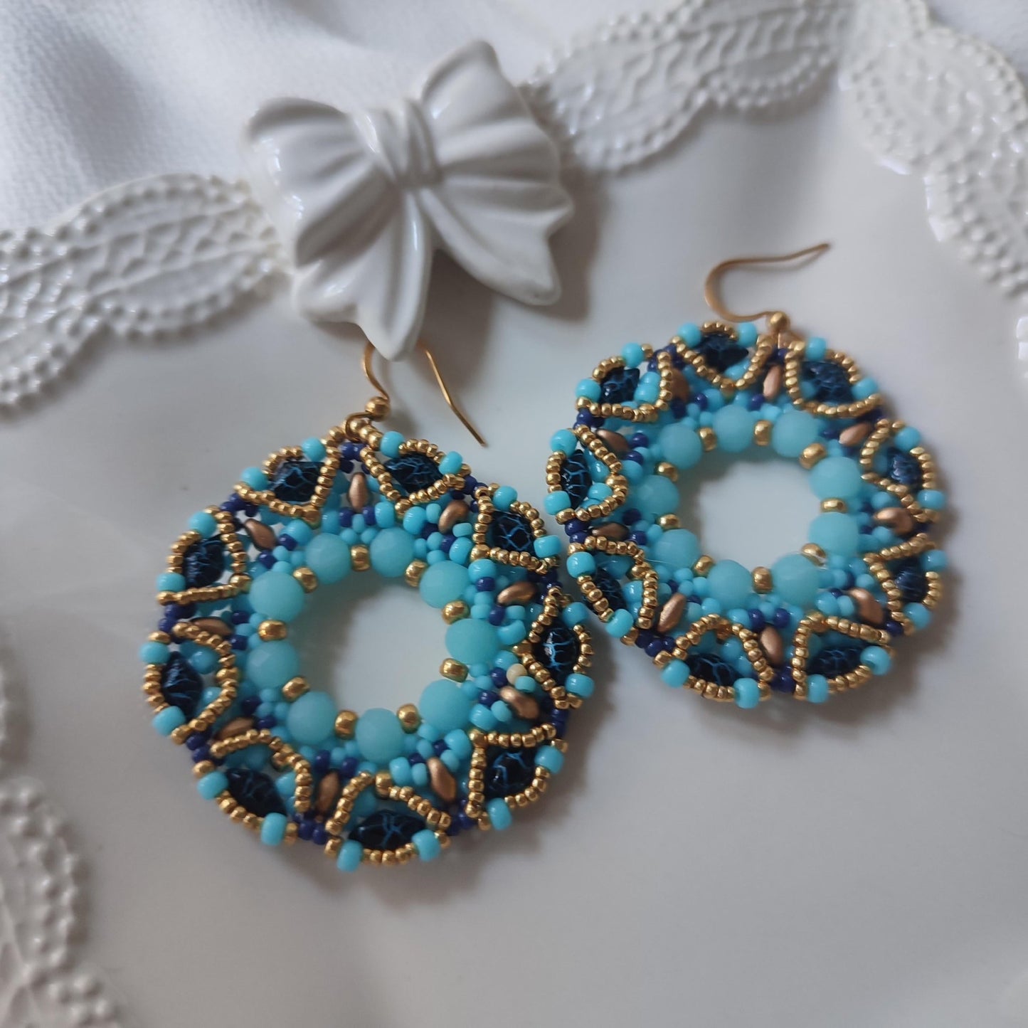Orecchini COROLLA - celeste azzurro in vendita su Petali e Passioni Bijoux