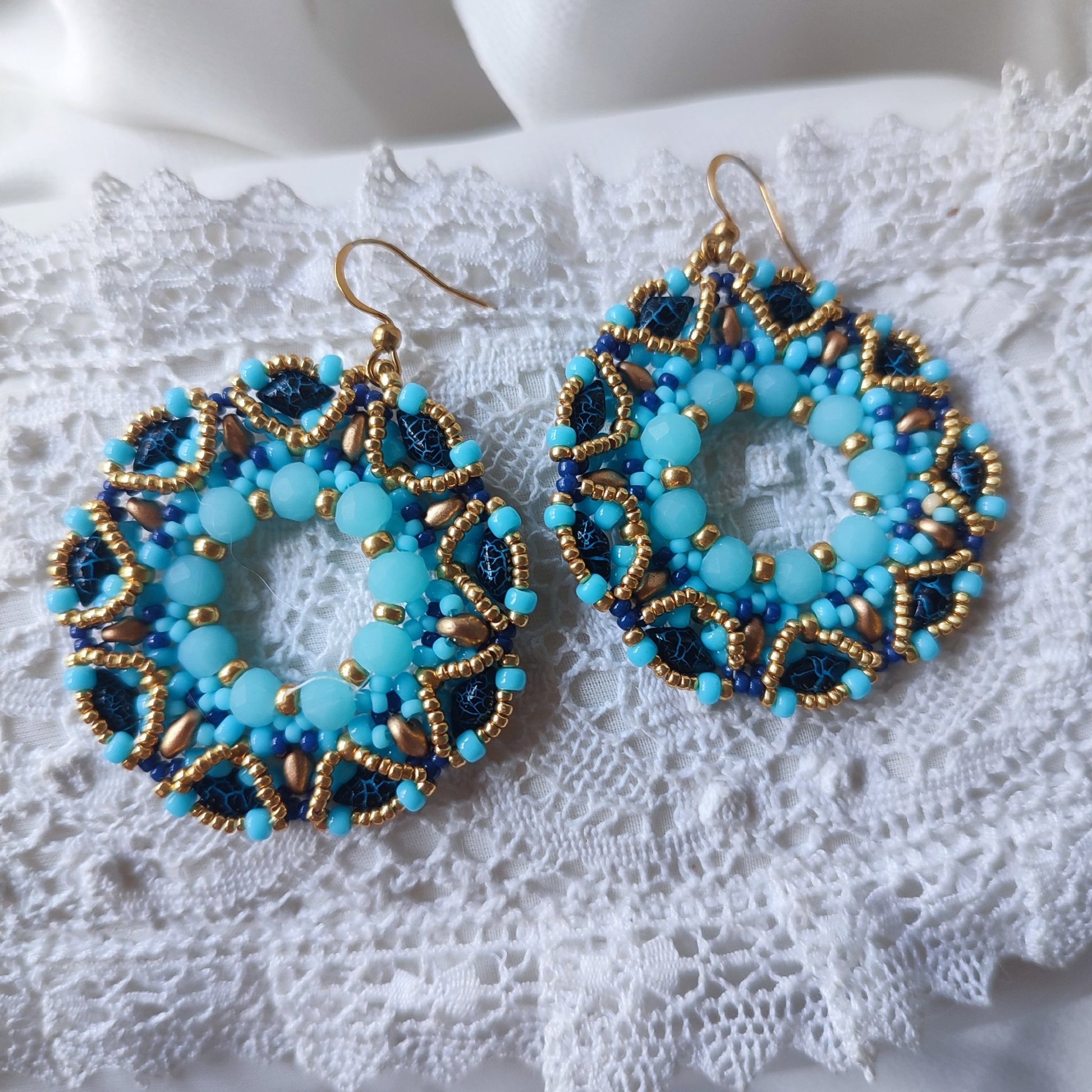 Orecchini COROLLA - celeste azzurro in vendita su Petali e Passioni Bijoux