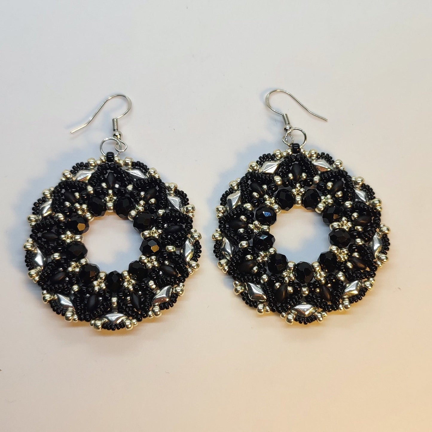 Orecchini COROLLA - Nero, argento in vendita su Petali e Passioni Bijoux