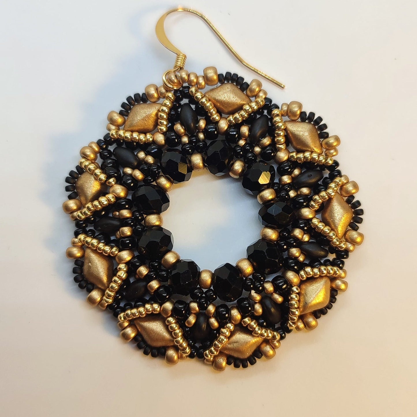 Orecchini COROLLA - Nero, oro in vendita su Petali e Passioni Bijoux