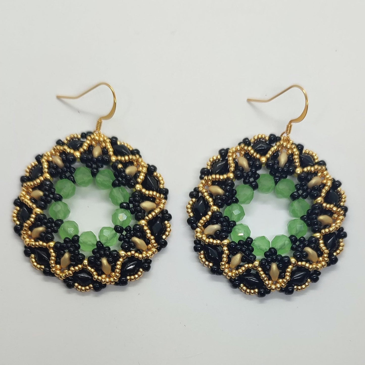 Orecchini COROLLA - Nero, verde in vendita su Petali e Passioni Bijoux
