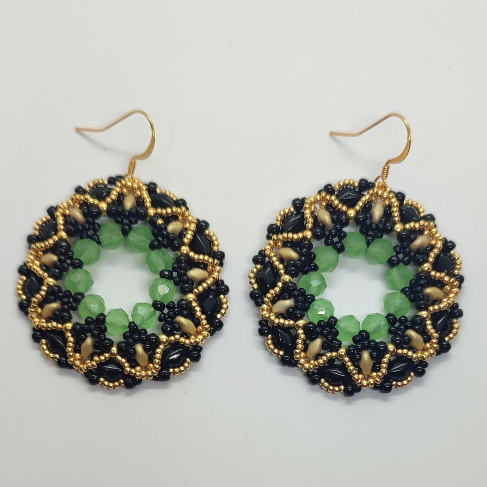 Orecchini COROLLA - Nero, verde in vendita su Petali e Passioni Bijoux