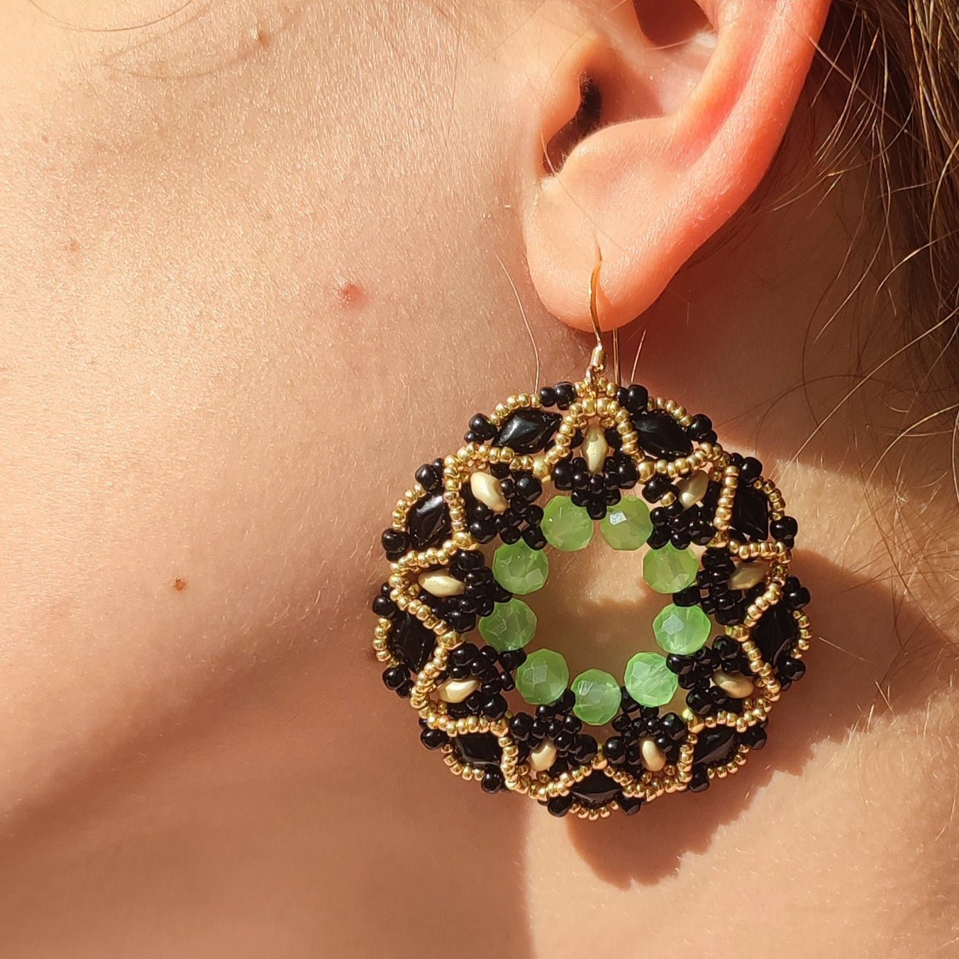 Orecchini COROLLA - Nero, verde in vendita su Petali e Passioni Bijoux