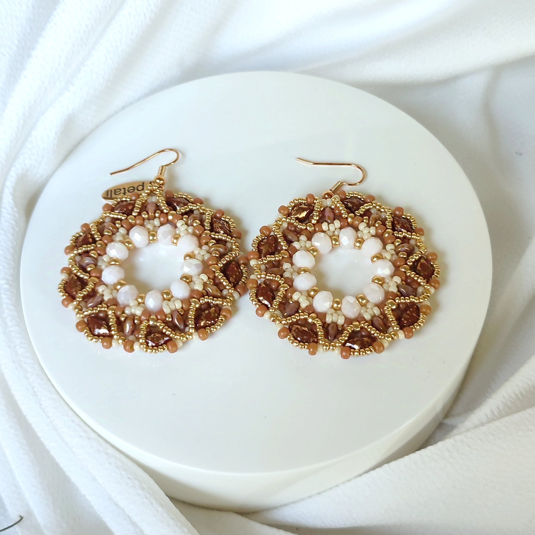 Orecchini COROLLA - nocciola in vendita su Petali e Passioni Bijoux