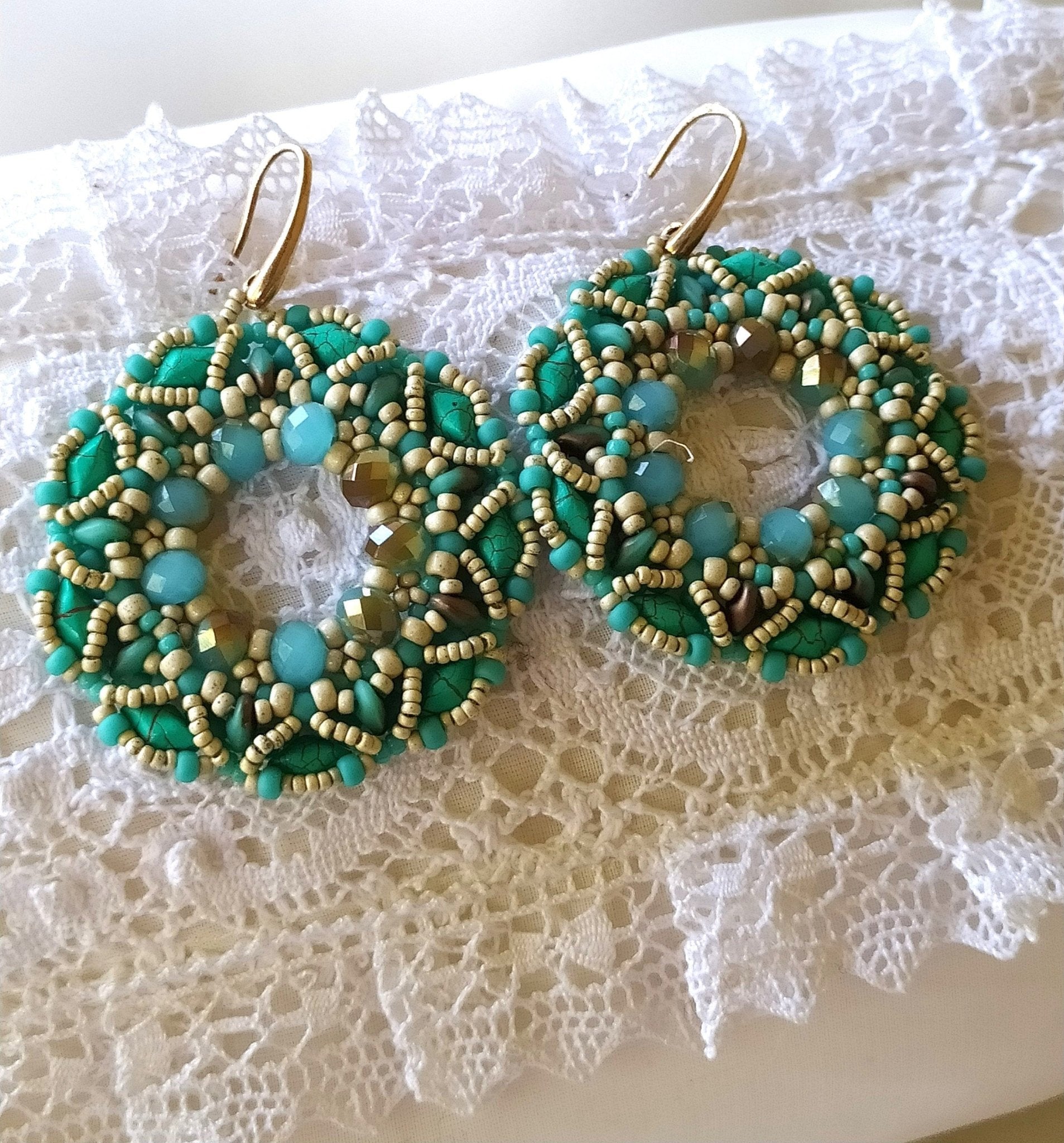 Orecchini COROLLA - verde turchese in vendita su Petali e Passioni Bijoux