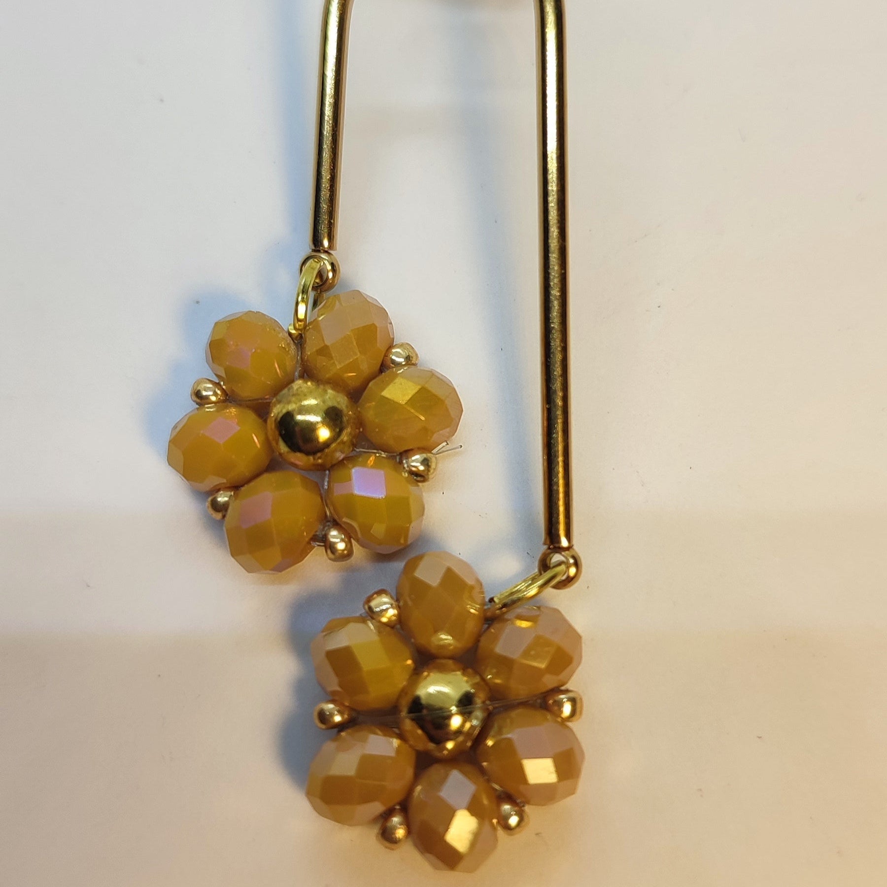 Orecchini Duetto - Oro, senape in vendita su Petali e Passioni Bijoux